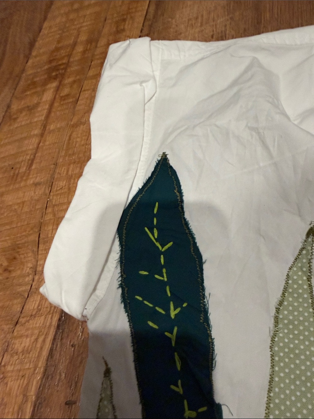 Lauren Ralph Lauren White Button-Up Blouse with Multicolor Carrot Appliqués - Picture 3 of 6
